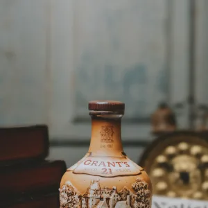 Grant's - Ceramic Decanter - 21 Anos